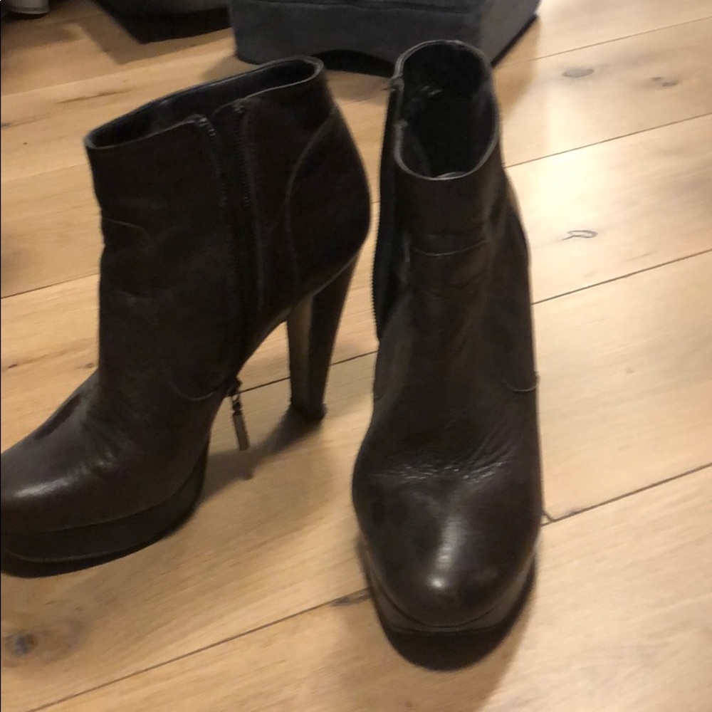 Brown leather booties in great condition. - Picture 2 of 2